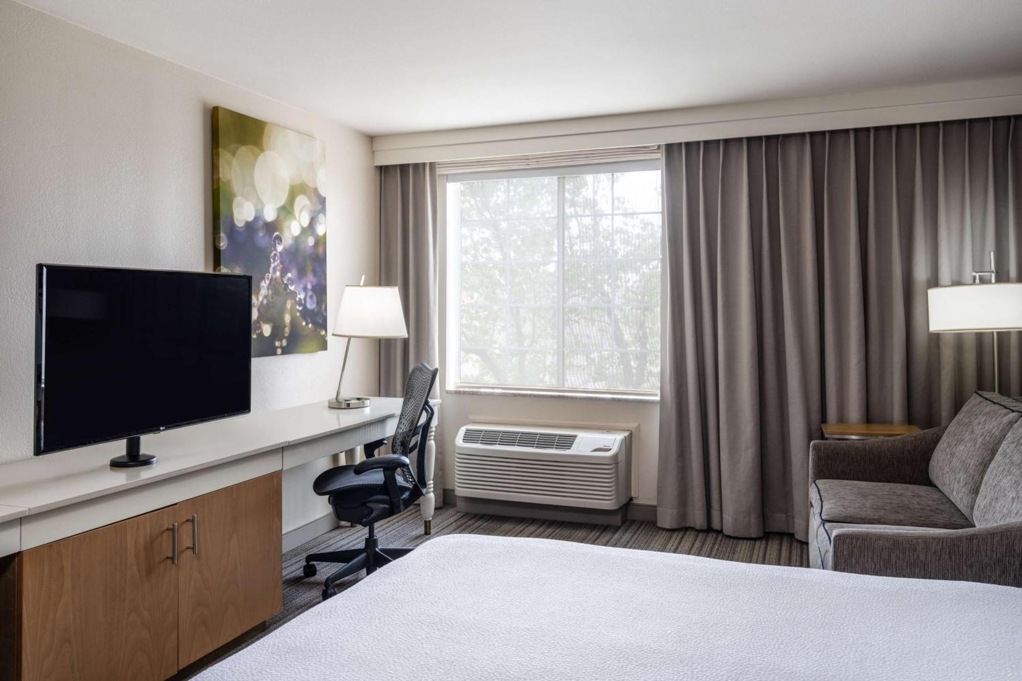 Hilton Garden Hotel 3*